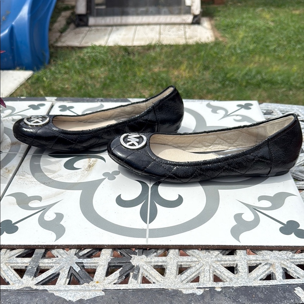 3 for $25 | Michael Kors Black Loafers Elegant Flats - Picture 3 of 11